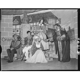 Children meet the cast of The Pied Piper