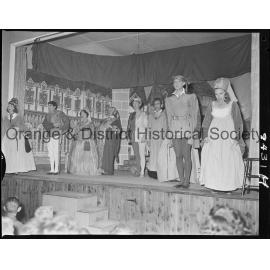 Children meet the cast of The Pied Piper