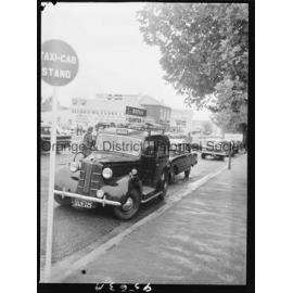 London taxi in Orange