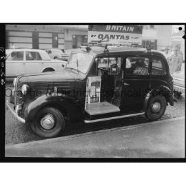 London taxi in Orange