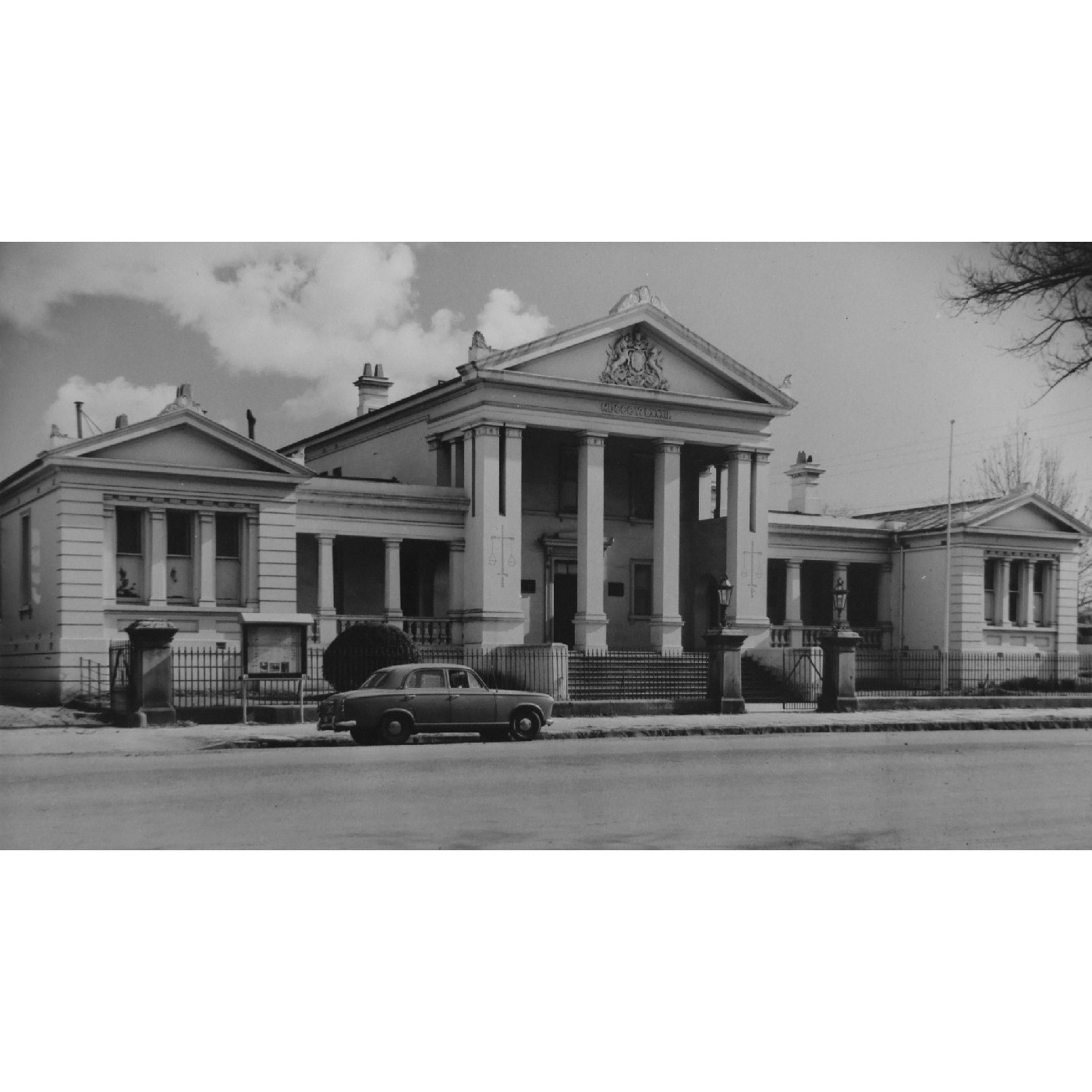 Orange Court House, Lords Place, Orange, NSW