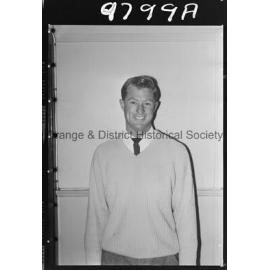 Passport photo Tom Ellis