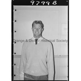 Passport photo Tom Ellis