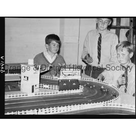 Slot car racing circuit