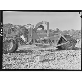 Buttsworth earth scoop