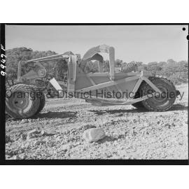 Buttsworth earth scoop