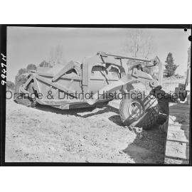 Buttsworth earth scoop