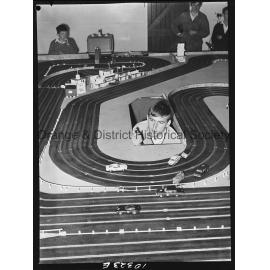 Slot car racing circuit