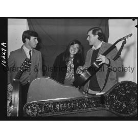 Folk Singers in concert