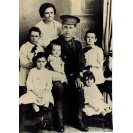  Fred and Ethel Fardell with their five children