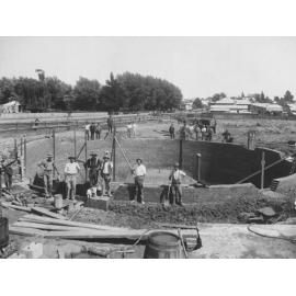 Construction of the gas holder in Byng Street