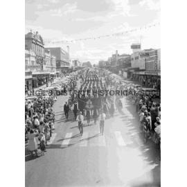 Secondary School children at Anzac Day march