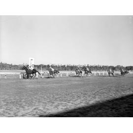 Horse racing at Orange