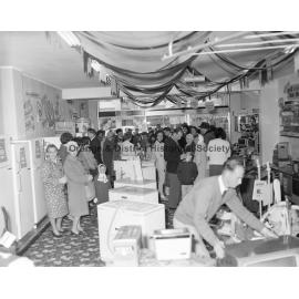 Radio 2GZ promotion at Malvern Star stores