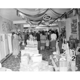 Radio 2GZ promotion at Malvern Star stores