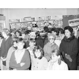 Radio 2GZ promotion at Malvern Star stores