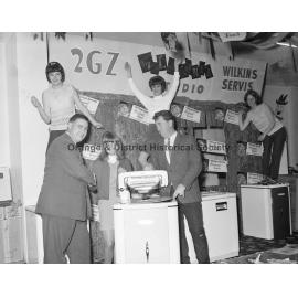 Radio 2GZ promotion at Malvern Star stores