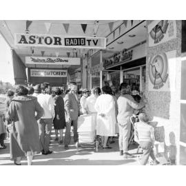 Radio 2GZ promotion at Malvern Star stores