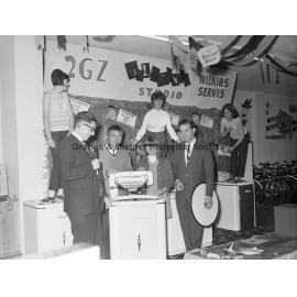 Radio 2GZ promotion at Malvern Star stores