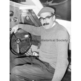 Dr L G Deithe's cabin cruiser 
