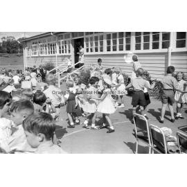 Glenroi School hat parade