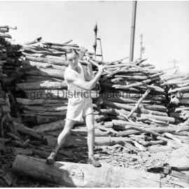 Orange boxer Pat Ford in training