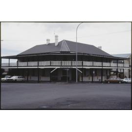 Pub Theatre "The Cappucino Family - Not Your Cup of Tea"