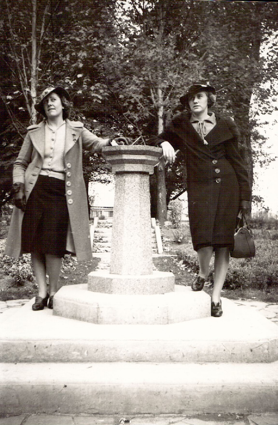Sisters, Thelma and Nancy Job, Cook Park, Orange