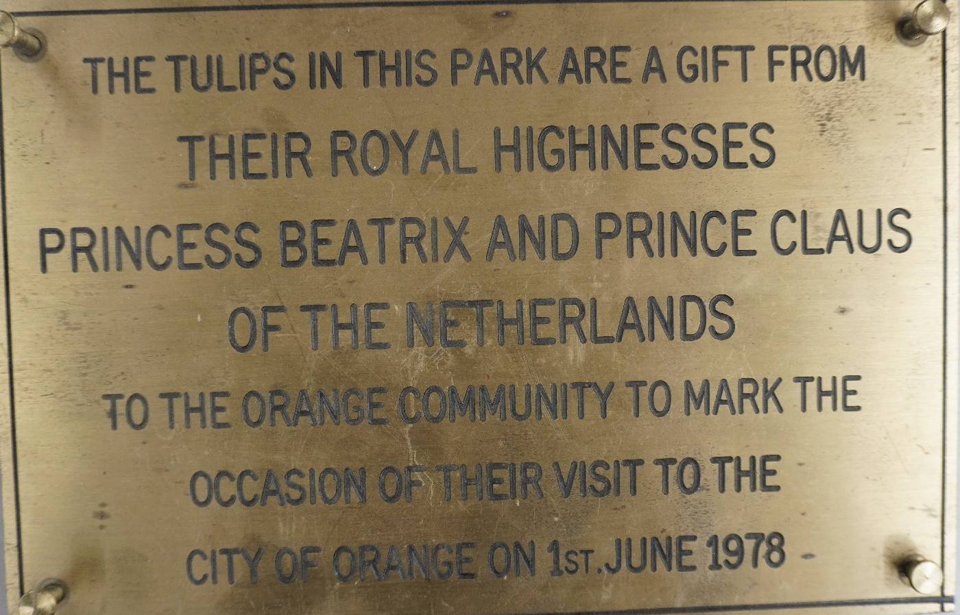 Plaque commemorating the visit of Princess Beatrix and Prince Claus 